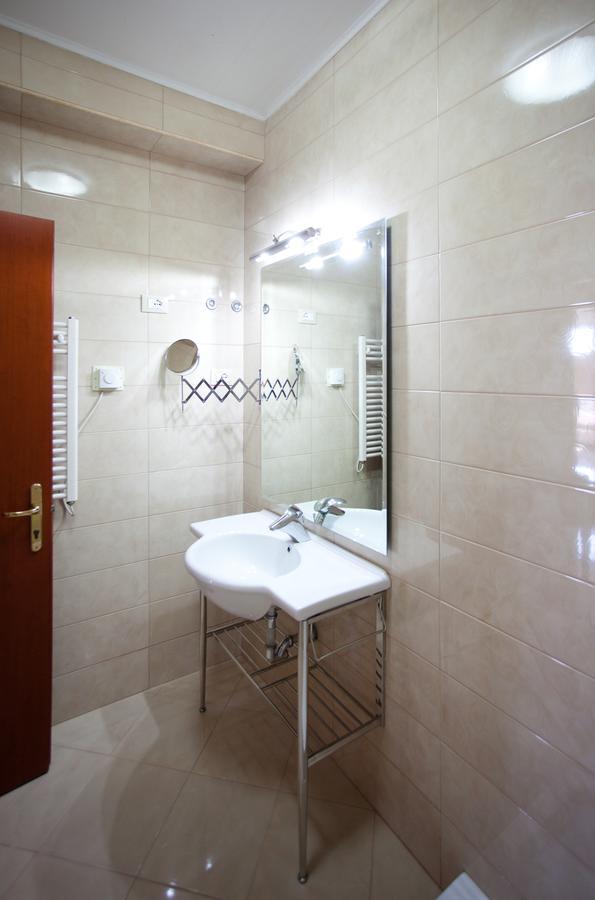 Orchidea Hotel Tiranë Ngoại thất bức ảnh
