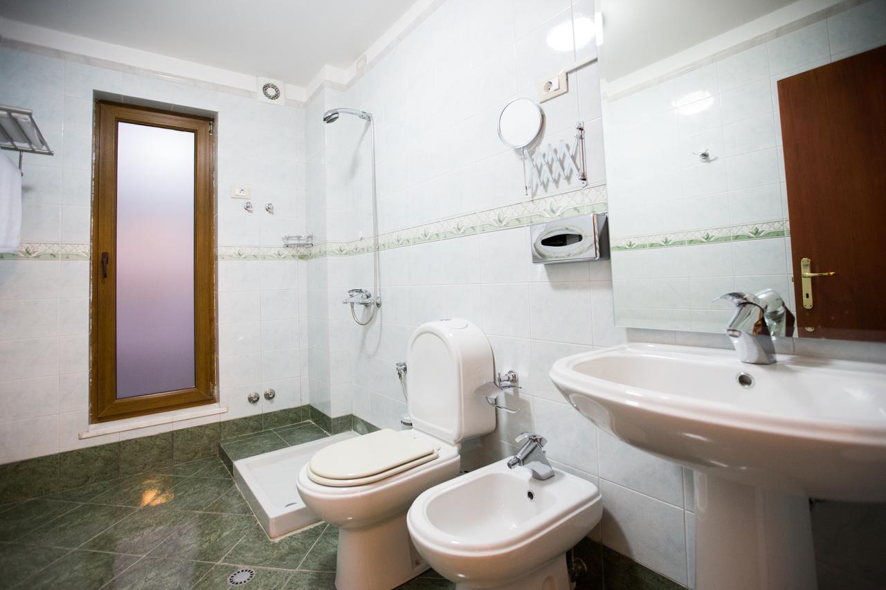 Orchidea Hotel Tiranë Ngoại thất bức ảnh